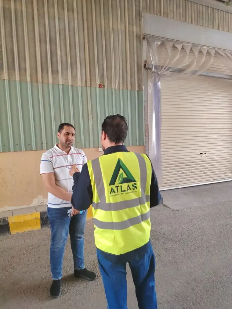 اجتماع فني داخل الموقع